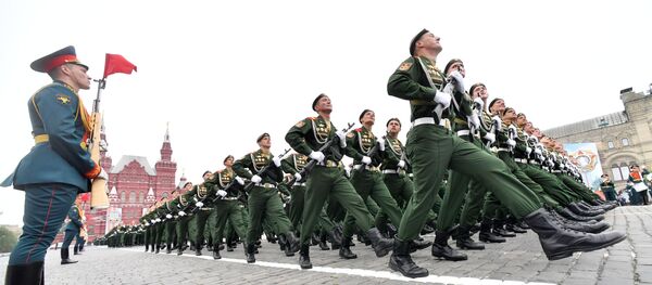 Военнослужащих парадных расчетов на военном параде, посвященном 74-й годовщине Победы в Великой Отечественной войне Военнослужащих парадных расчетов на военном параде, посвященном 74-й годовщине Победы в Великой Отечественной войне - Sputnik Ўзбекистон