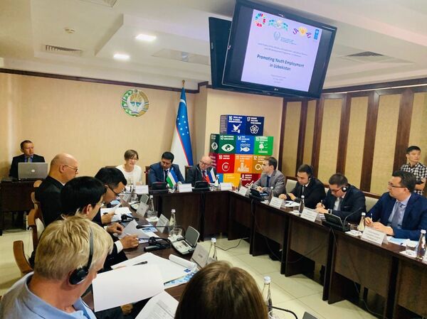 Помочь молодым трудоустроиться: в Узбекистане стартовал проект по занятости - Sputnik Узбекистан