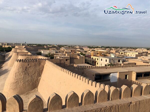 Из Германии в Узбекистан за 66 дней: немецкий иллюзионист приехал в Хиву Из Германии в Узбекистан за 66 дней: немецкий иллюзионист приехал в Хиву - Sputnik Узбекистан