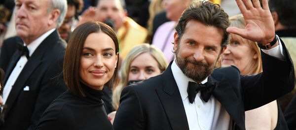 Ирина Шейк и Брэдли Купер - Sputnik Узбекистан