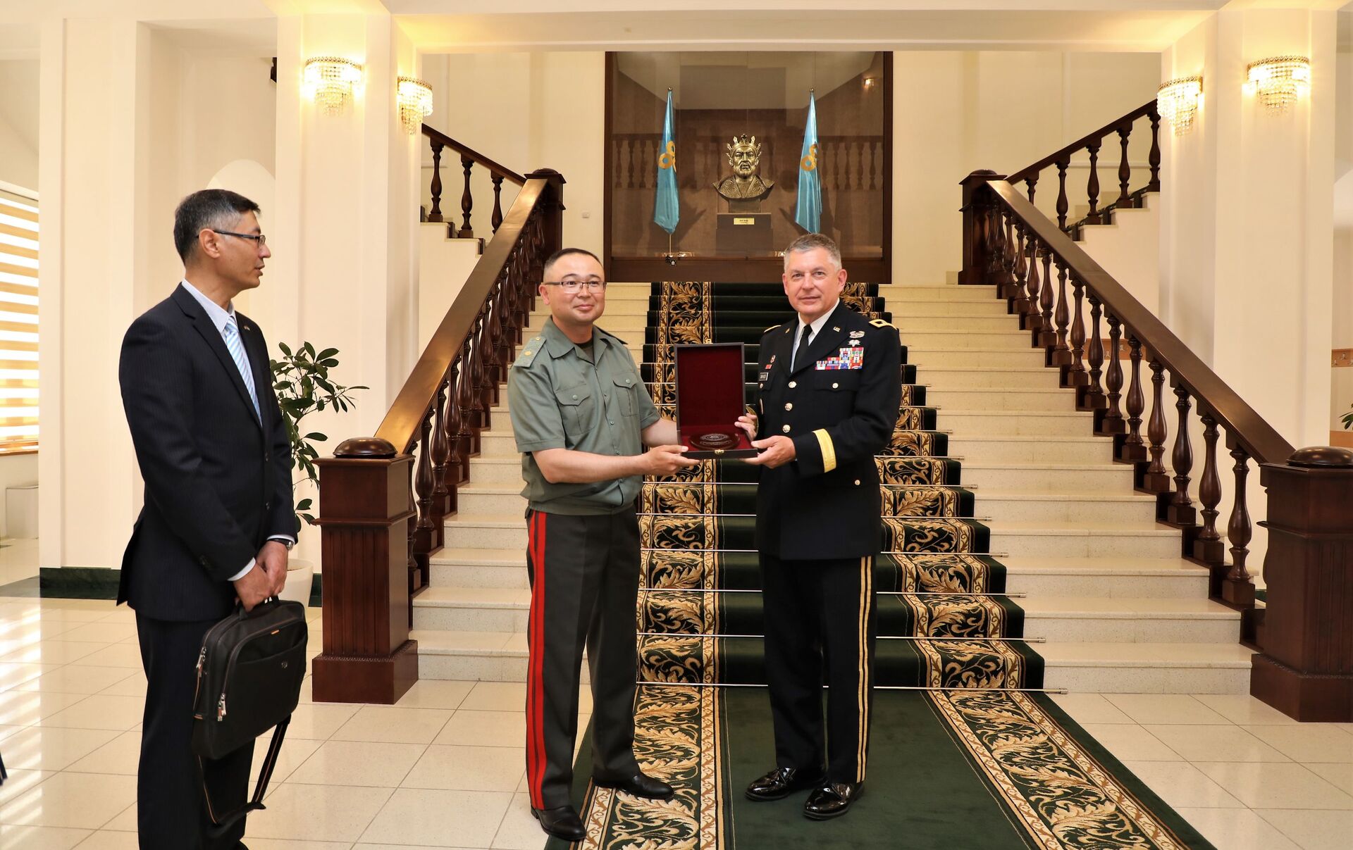 Генерал ташкент. Узбекистан мудофаа вазирлиги. Академия Вооруженных сил Узбекистана.