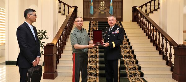 С официальным визитом в Узбекистан прибыла делегация, во главе с губернатором штата Миссисипи Филом Брайаном - Sputnik Узбекистан