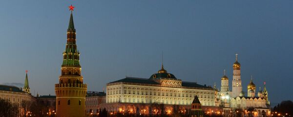 Вид на Московский Кремль с подсветкой Вид на Московский Кремль с подсветкой - Sputnik Ўзбекистон