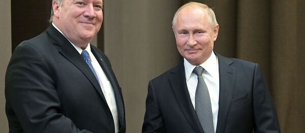 Президент РФ В. Путин встретился в Сочи с госсекретарем США М. Помпео и главой МИД РФ С. Лавровым Президент РФ В. Путин встретился в Сочи с госсекретарем США М. Помпео и главой МИД РФ С. Лавровым - Sputnik Ўзбекистон
