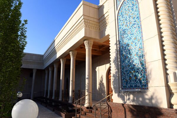 внутри территории мечети Шейха Мухаммада Садыка Мухаммада Юсуфа - Sputnik Узбекистан