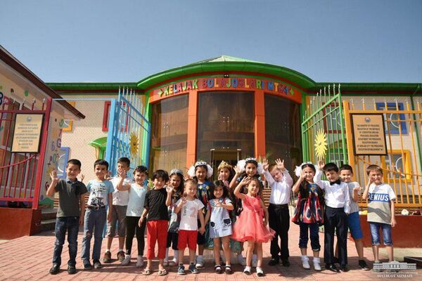 Шавкат Мирзиёев проверил бытовые условия жизни в Андижане Шавкат Мирзиёев проверил бытовые условия жизни в Андижане - Sputnik Узбекистан