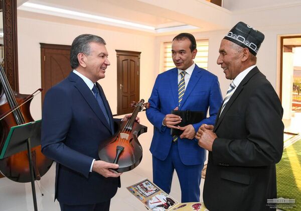 Шавкат Мирзиёев проверил бытовые условия жизни в Андижане Шавкат Мирзиёев проверил бытовые условия жизни в Андижане - Sputnik Узбекистан