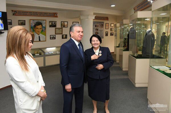 Будущее страны: президент посетил школу в Андижане - фото - Sputnik Узбекистан