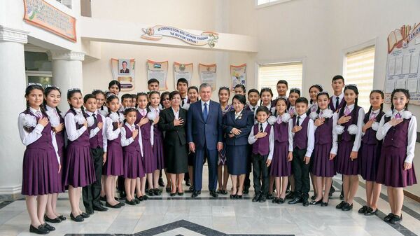 Шавкат Мирзиёев посетил школу имени Мухаммада Юсуфа в Андижане - Sputnik Узбекистан