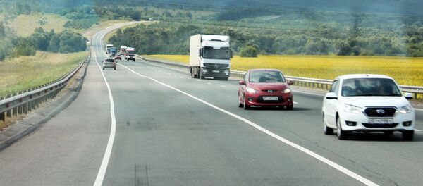 Автомобили на трассе - Sputnik Узбекистан