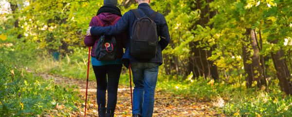 Отдыхающие в усадебном парке Суханово в Московской области. Отдыхающие в усадебном парке Суханово в Московской области. - Sputnik Ўзбекистон