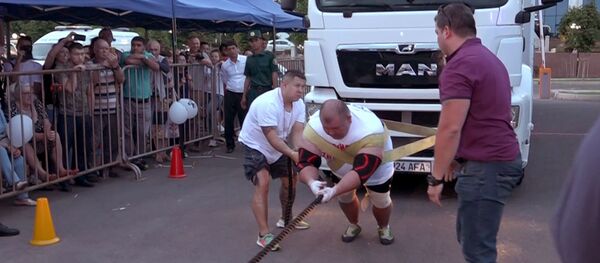 Сергей Трубицын установил новый рекорд по силовому экстриму в Ташкенте Сергей Трубицын установил новый рекорд по силовому экстриму в Ташкенте - Sputnik Узбекистан