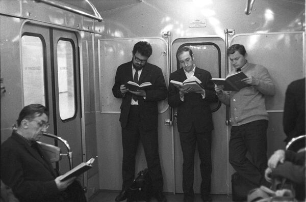 Пассажиры московского метрополитена, 1973 год  - Sputnik Узбекистан