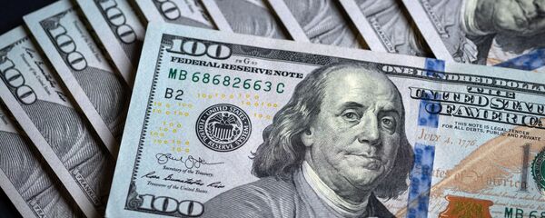Купюры американских долларов Купюры американских долларов - Sputnik Ўзбекистон