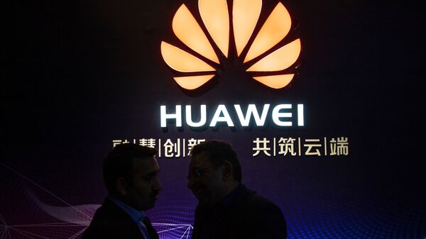 Логотип компании Huawei - Sputnik Ўзбекистон