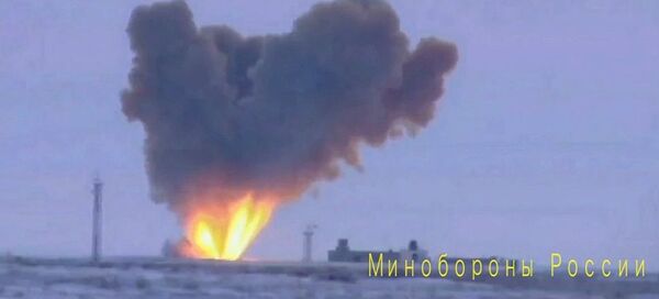 Запуск ракеты комплекса Авангард с гиперзвуковым боевым блоком Запуск ракеты комплекса Авангард с гиперзвуковым боевым блоком - Sputnik Ўзбекистон