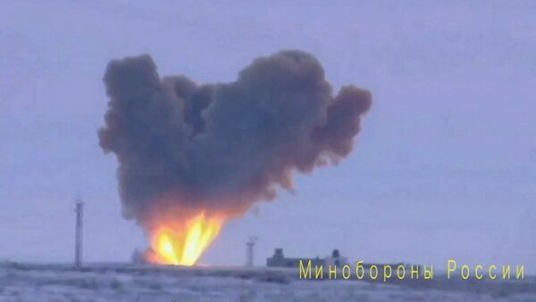 Запуск ракеты комплекса Авангард с гиперзвуковым боевым блоком - Sputnik Ўзбекистон