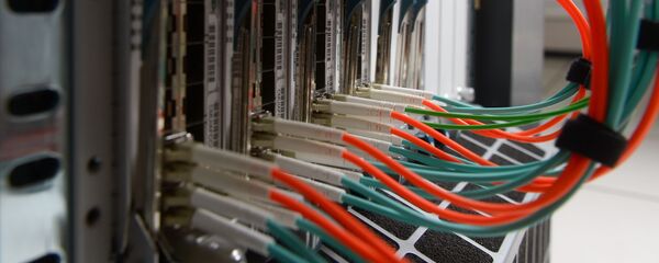 Сетевое оборудование в серверной. - Sputnik Узбекистан