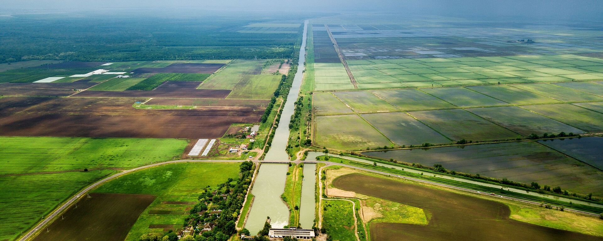 Magistralniy orositelniy kanal v Krasnodarskom krae - Sputnik O‘zbekiston, 1920, 29.08.2021