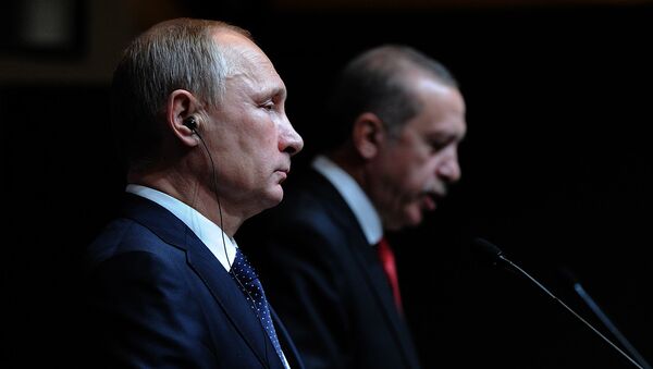 Rossiya Prezidenti Vladimir Putin va Turkiya rahbari Rajab Toyib Erdo‘g‘on - Sputnik O‘zbekiston