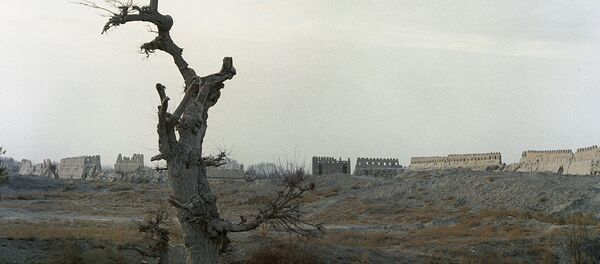 Развалины крепостной стены в Бухаре - Sputnik Узбекистан