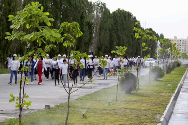 Не дыми на природе: в Сергели прошла массовая здоровая акция  - Sputnik Узбекистан