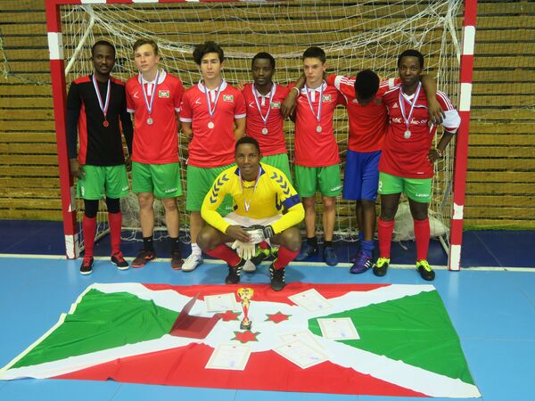 Как узбекская команда выиграла турнир по мини-футболу в Петербурге - Sputnik Узбекистан