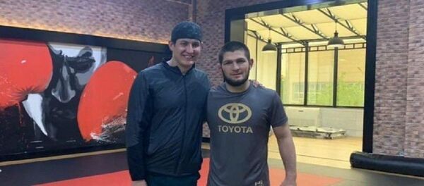 Хабиб Нурмагомедов провел тренировку с зятем Шавката Мирзиёева Хабиб Нурмагомедов провел тренировку с зятем Шавката Мирзиёева - Sputnik Ўзбекистон