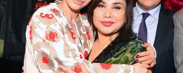 Haqiqiy afrikalik ayollar bilan porno Dik va qol bir eshakda