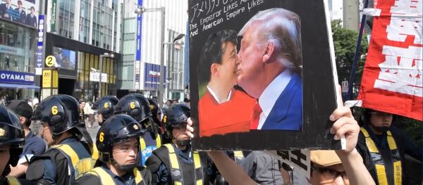 Акции протестов в Японии в связи с приездом Трампа Акции протестов в Японии в связи с приездом Трампа - Sputnik Ўзбекистон