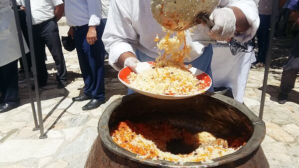 Шелк и специи в Бухаре: дождь прошел, а впечатления остались Шелк и специи в Бухаре: дождь прошел, а впечатления остались - Sputnik Узбекистан