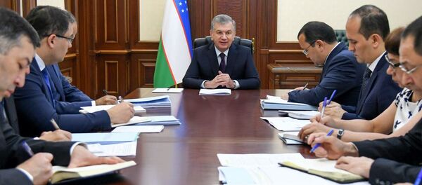 Президент Республики Узбекистан Шавкат Мирзиёев 27 мая провел совещание по вопросам запуска деятельности приемных по рассмотрению обращений предпринимателей. Президент Республики Узбекистан Шавкат Мирзиёев 27 мая провел совещание по вопросам запуска деятельности приемных по рассмотрению обращений предпринимателей. - Sputnik Ўзбекистон