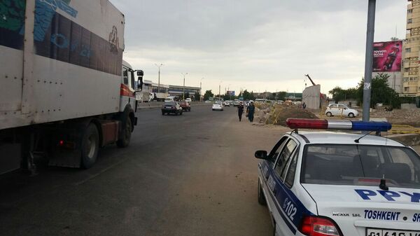 В Ташкенте снова прошла чистка рынков от машин В Ташкенте снова прошла чистка рынков от машин - Sputnik Узбекистан