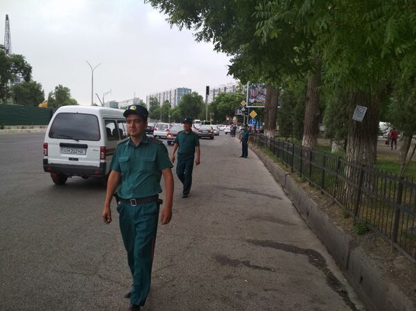 В Ташкенте снова прошла чистка рынков от машин В Ташкенте снова прошла чистка рынков от машин - Sputnik Узбекистан