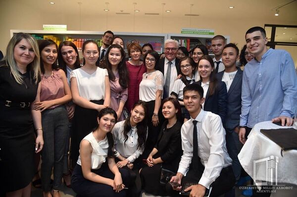 Президент Германии открыл памятник Гёте в Ташкенте Президент Германии открыл памятник Гёте в Ташкенте - Sputnik Узбекистан