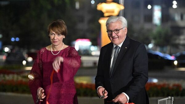 Президент Германии открыл памятник Гёте в Ташкенте - Sputnik Узбекистан