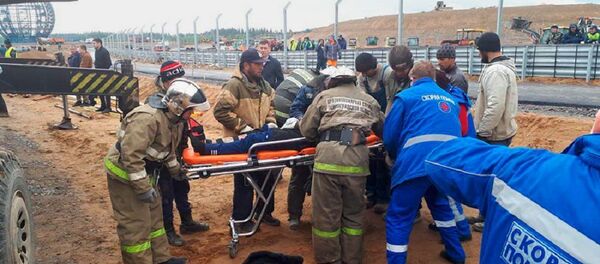 В Ленинградской области узбекистанцев задавила трибуна гоночной трассы - Sputnik Узбекистан