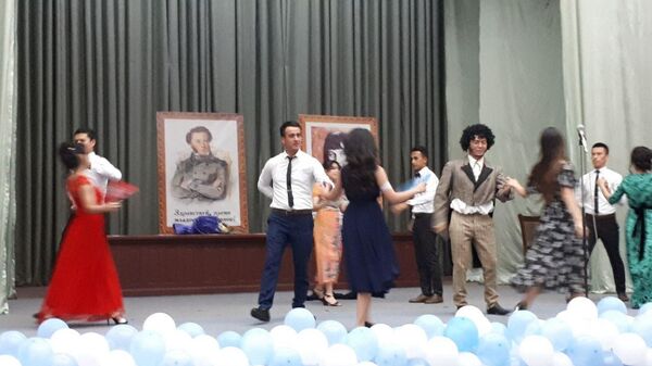 Узбекистанцы показали свою любовь к Пушкину и Ахматовой - Sputnik Узбекистан