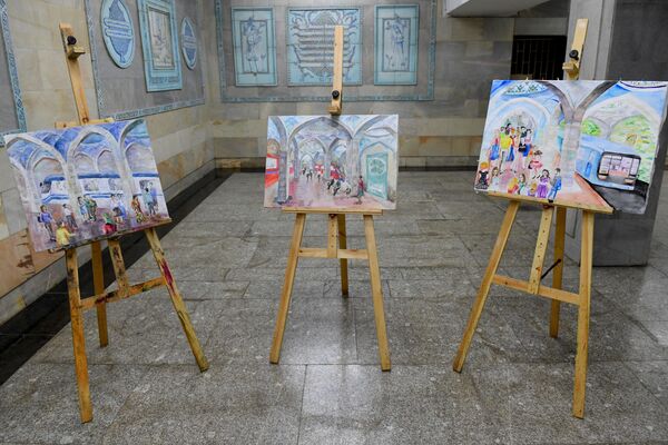 Выставка рисунков в переходе Ташкентского метро - Sputnik Узбекистан