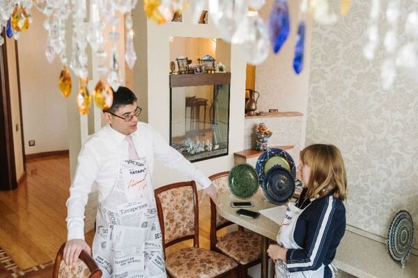 Узбекский плов покорил Казань: генконсул сам приготовил традиционное угощение - Sputnik Узбекистан