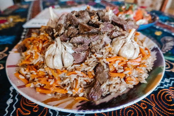 Узбекский плов покорил Казань: генконсул сам приготовил традиционное угощение - Sputnik Узбекистан