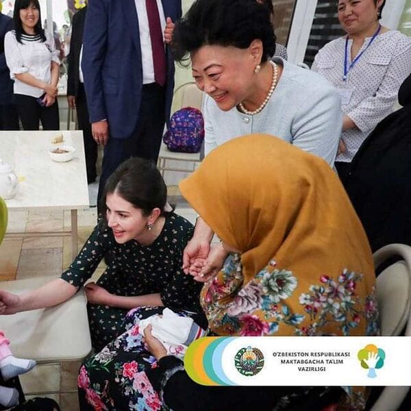 Шаҳноза Мирзиёева Суриядан қайтиб келган болалар билан учрашди Шаҳноза Мирзиёева Суриядан қайтиб келган болалар билан учрашди - Sputnik Ўзбекистон