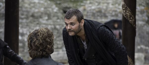 Эурон Грейджой из Игры Престолов передал привет Sputnik - видео - Sputnik Узбекистан