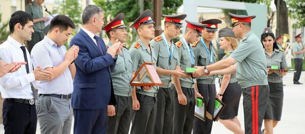 Академия вооруженных сил наградила курсантов за успехи - Sputnik Узбекистан