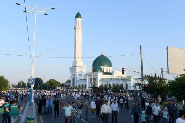 Празднование Намаз хайит в Ташкенте - Sputnik Ўзбекистон