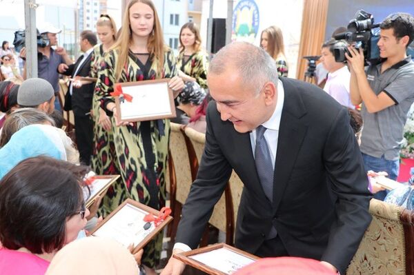 Праздник для всех: в Ташкенте 500 квартир раздали нуждающимся - Sputnik Узбекистан