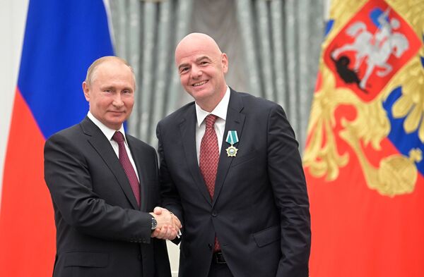 Инфантино переизбрали на пост президента FIFA аплодисментами - Sputnik Узбекистан