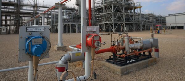 Газни қайта ишлаш заводи ҳудудида Газни қайта ишлаш заводи ҳудудида - Sputnik Ўзбекистон