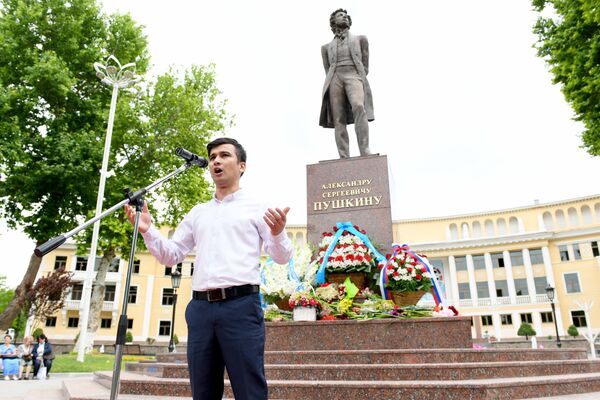 День рождения Пушкина в Ташкенте - Sputnik Ўзбекистон