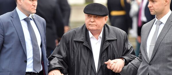 Экс-президент СССР Михаил Горбачев перед началом военного парада, посвящённого 74-й годовщине Победы в Великой Отечественной войне. Экс-президент СССР Михаил Горбачев перед началом военного парада, посвящённого 74-й годовщине Победы в Великой Отечественной войне. - Sputnik Ўзбекистон